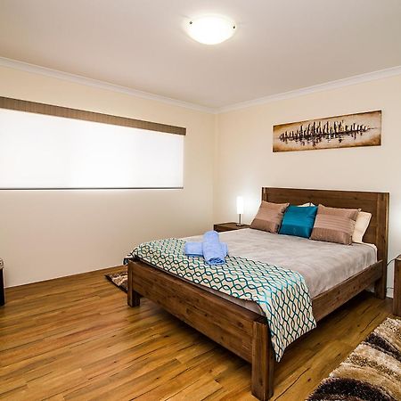 Busselton Holiday Home Экстерьер фото